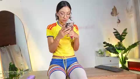 Snapshot of selene_starkk chatting on 07.04.26 Sel Your Little butterfly online show from 07.04.26