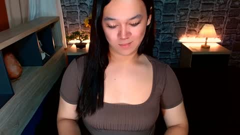 Snapshot of selenesantiago chatting on 12.17.24 joan online show from 12.17.24