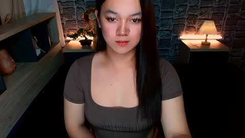 Snapshot of selenesantiago chatting on 12.19.24 joan online show from 12.19.24