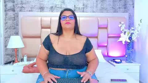 Selenna Cooper online show from 12.05.25