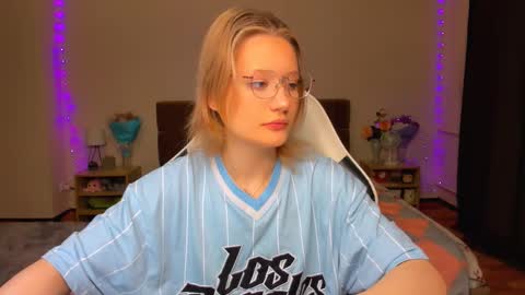 Snapshot of selfharm777 chatting on 09.10.25 Simon and Alice online show from 09.10.25