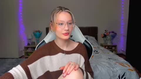 Snapshot of selfharm777 chatting on 09.21.25 Simon and Alice online show from 09.21.25