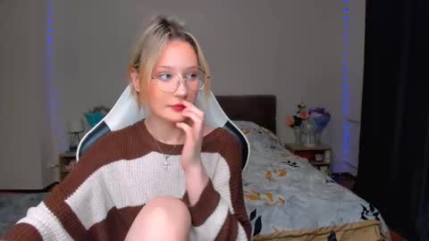 Snapshot of selfharm777 chatting on 10.30.25 Simon and Alice online show from 10.30.25