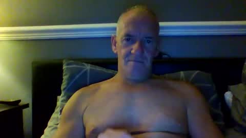 Snapshot of selfsucker28772 chatting on 09.29.25 selfsucker28772 online show from 09.29.25