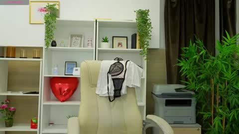 Snapshot of selinesole_ chatting on 02.06.25 Seline online show from 02.06.25