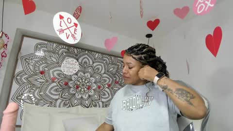 Snapshot of selket_ chatting on 02.04.25 Selket online show from 02.04.25