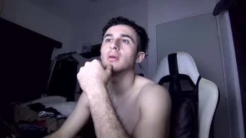 Snapshot of senitzzu chatting on 01.17.25 PAJACONTROL online show from 01.17.25