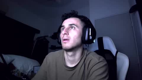 Snapshot of senitzzu chatting on 01.19.25 PAJACONTROL online show from 01.19.25