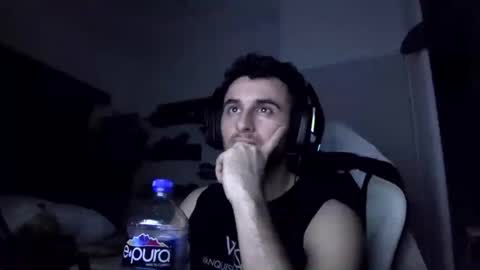 Snapshot of senitzzu chatting on 02.04.25 PAJACONTROL online show from 02.04.25