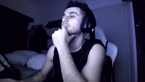 Snapshot of senitzzu chatting on 02.27.25 PAJACONTROL online show from 02.27.25