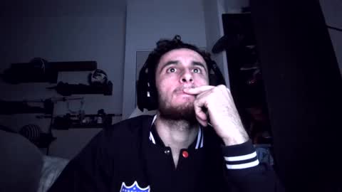 Snapshot of senitzzu chatting on 10.13.25 PAJACONTROL online show from 10.13.25