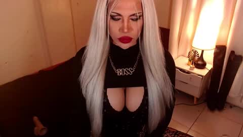 Snapshot of sensational_diva chatting on 02.07.26 unstappable queen kate online show from 02.07.26