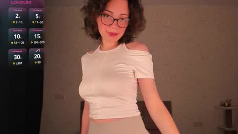 Snapshot of sensual_elza chatting on 10.17.25 Elza online show from 10.17.25