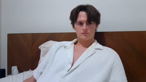 Snapshot of sensualalien chatting on 06.29.26 Cam online show from 06.29.26