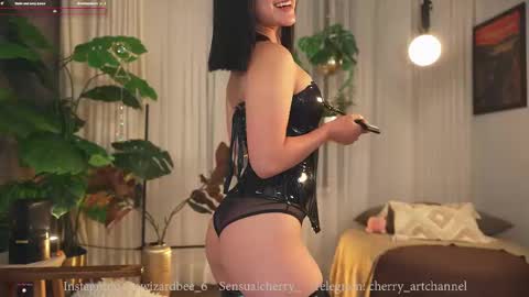 Snapshot of sensualcherry_ chatting on 09.24.25 Maria- OF sensual bee online show from 09.24.25