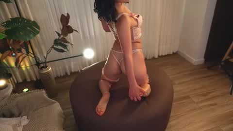 Snapshot of sensualcherry_ chatting on 09.24.25 Maria- OF sensual bee online show from 09.24.25