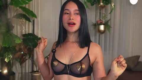 Snapshot of sensualcherry_ chatting on 10.11.25 Maria- OF sensual bee online show from 10.11.25
