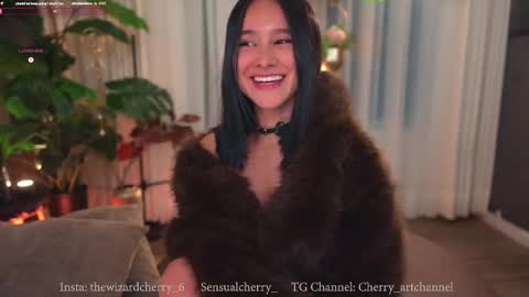 Maria- OF sensual bee online show from 11.20.25