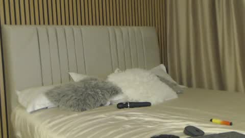 Hallie online show from 04.15.26