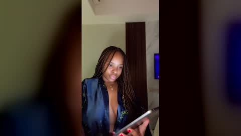 Snapshot of sensualprima chatting on 12.21.25 sensualprima online show from 12.21.25