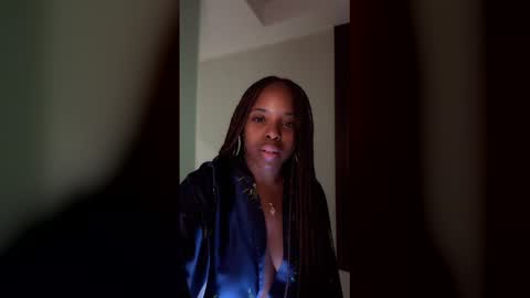 Snapshot of sensualprima chatting on 12.22.25 sensualprima online show from 12.22.25