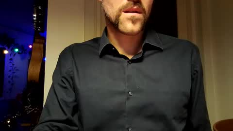 Snapshot of sensuasculine chatting on 01.01.25 Matt online show from 01.01.25