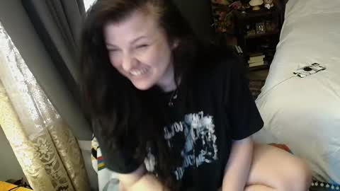 Snapshot of sentfrmheaven chatting on 11.22.25 Tara online show from 11.22.25