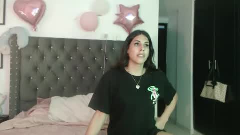 Snapshot of serenaroussee chatting on 03.04.25 sararoussee online show from 03.04.25