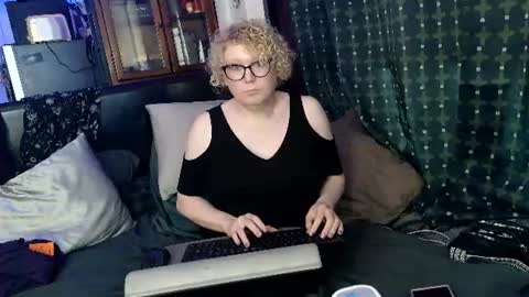 Snapshot of serendipitysonder chatting on 06.19.26 Lady Acedia online show from 06.19.26