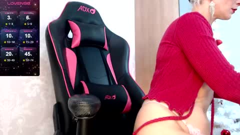 Snapshot of serenexxmilf chatting on 12.22.24 serenexx your MILF online show from 12.22.24