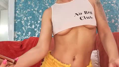 Snapshot of serenexxmilf chatting on 09.29.25 serenexx your MILF online show from 09.29.25