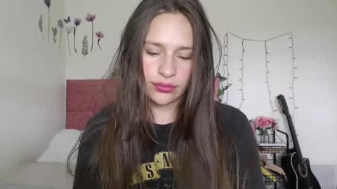 Snapshot of serenity_crystal chatting on 01.02.25 serenity_crystal online show from 01.02.25