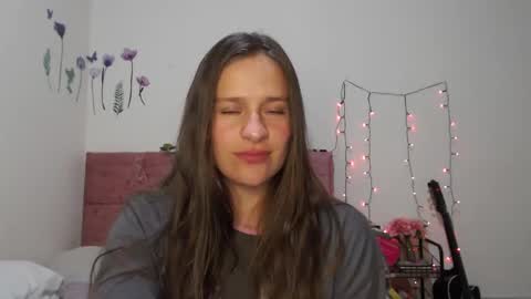 Snapshot of serenity_crystal chatting on 01.07.25 serenity_crystal online show from 01.07.25