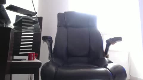 hetero serio discreto online show from 11.24.25