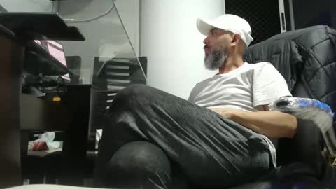 hetero serio discreto online show from 11.28.25