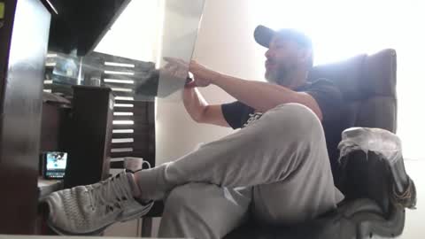 hetero serio discreto online show from 04.22.26