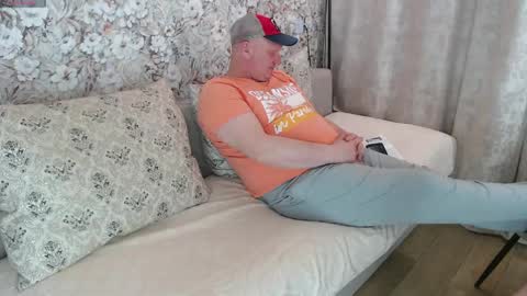 Roxy Kate Mary Alex Arnold online show from 04.12.26