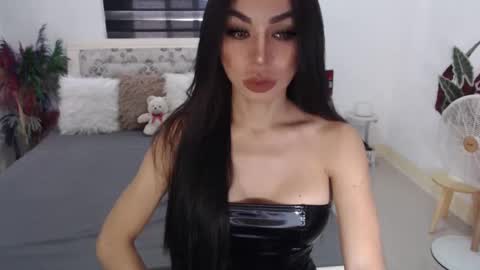 Snapshot of sexenchantresstgirl chatting on 01.20.25 Mistress Maria online show from 01.20.25