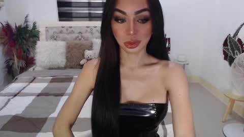 Snapshot of sexenchantresstgirl chatting on 02.03.25 Mistress Maria online show from 02.03.25