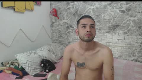 Snapshot of sexincompany chatting on 03.05.25 monserat y thony online show from 03.05.25