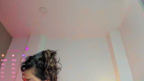Snapshot of sexirose_19 chatting on 12.30.24 Rosa online show from 12.30.24