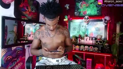 Snapshot of sexo_aharon chatting on 11.18.25 Aharon ravelo online show from 11.18.25