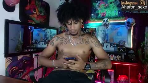 Snapshot of sexo_aharon chatting on 12.16.25 Aharon ravelo online show from 12.16.25