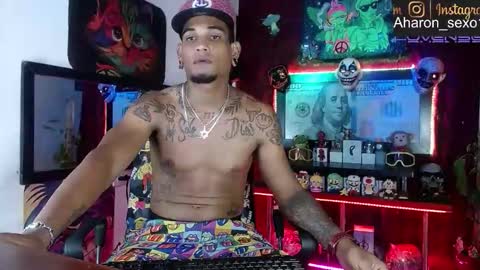 Snapshot of sexo_aharon chatting on 12.17.25 Aharon ravelo online show from 12.17.25