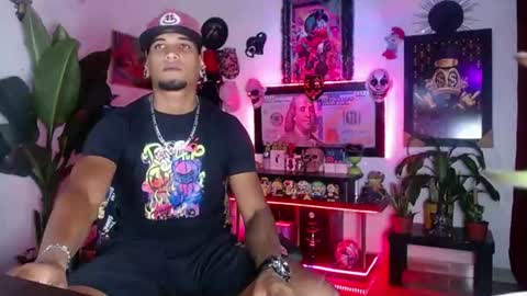 Snapshot of sexo_aharon chatting on 06.14.26 Aharon ravelo online show from 06.14.26