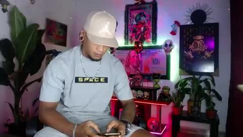 Snapshot of sexo_aharon chatting on 06.15.26 Aharon ravelo online show from 06.15.26