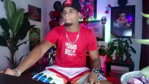 Snapshot of sexo_aharon chatting on 06.18.26 Aharon ravelo online show from 06.18.26