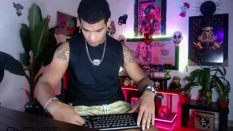 Snapshot of sexo_aharon chatting on 07.18.26 Aharon ravelo online show from 07.18.26