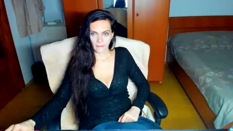 Snapshot of sexqueen1111 chatting on 06.04.26 sexqueen1111 online show from 06.04.26