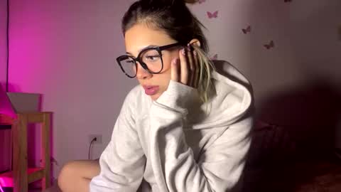 Snapshot of sexsummerr chatting on 05.19.26 HI Privates are OPEN online show from 05.19.26